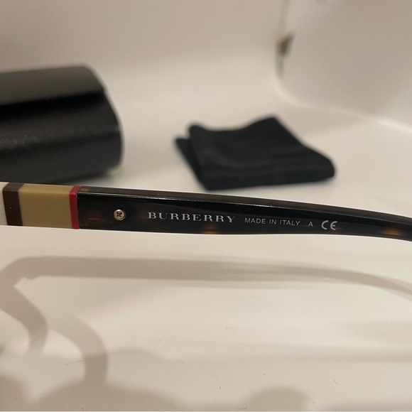 Burberry eyeglasses frame - Picture 6 of 6